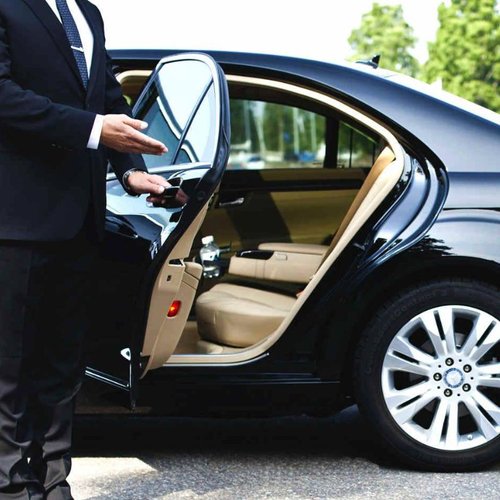 Chauffeur Service in Chicago, Luxury Car Services & Rates