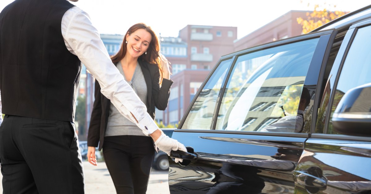Read more about the article Why a Private Car Service Beats Rideshare in Chicago Traffic